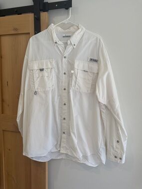 Columbia White Button-Up Fishing Shirt with Chest Pockets
